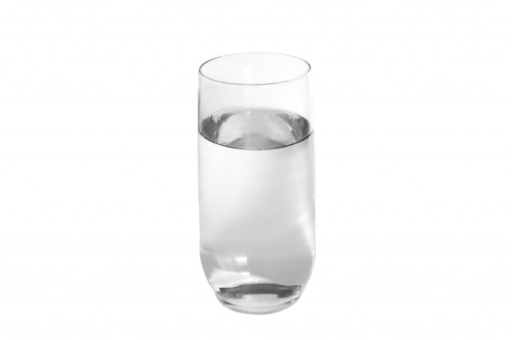 ile wody dziennie, szklanka wody